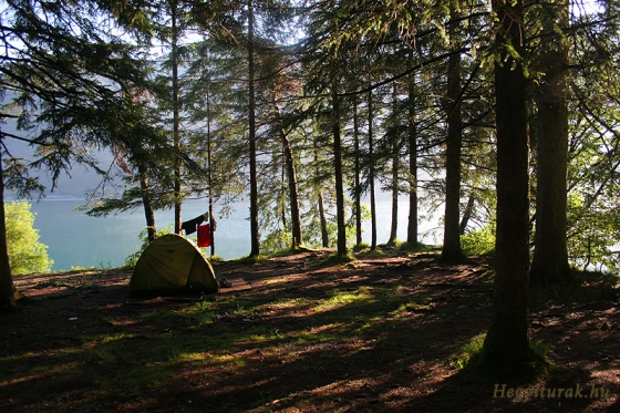Lago di Ledro, korán reggel -vadkemping